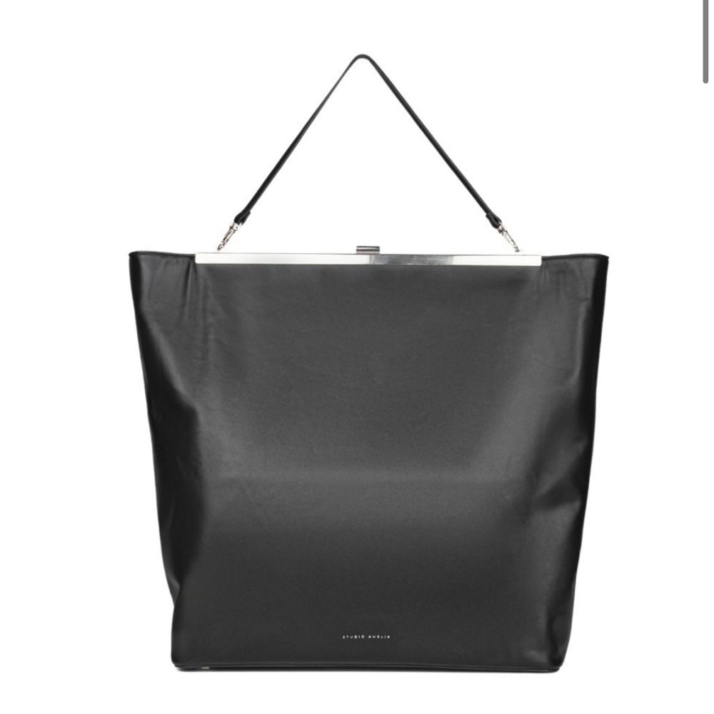 NWT Studio Amelia 5.1 Black Clasp Top Shopper